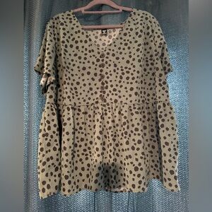 Polka dot teal short flowy top! Curve 1XL